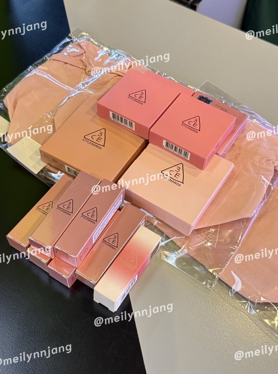 meilynnjang's tweet photo. ไปซื้อมาให้ลูกค้าแล้วนะค้าาาวันนี้ ใครสนใจเพิ่ม dm นะคะ รับเพิ่มนิดหน่อยค่ะ🫶🏻💗

ลดราคา 40% ทุกรายการ💄💋

#GLAZYLIPGLOW #eb3CE #3CETH 
#ตลาดนัดปอนด์ภูวินทร์ #ลิปGlazeปากโกลว์ #ตลาดนัดgmmtv #ตลาดนัดgmm #ppnaravit https://t.co/yzKA7yLutd