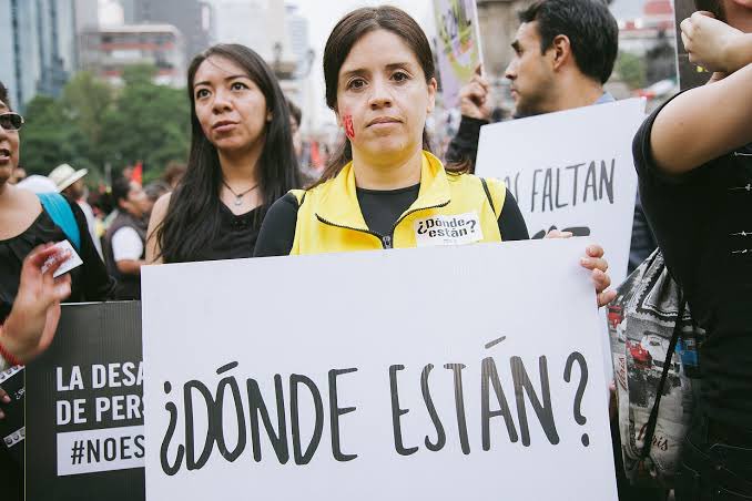 afondoJAL's tweet photo. La orfandad invisible por la desaparición forzada
La opinión del Dr @GabrielTorresEs 
“Más de mil niñas, niños y adolescentes en Jalisco han quedado en orfandad por la desaparición forzada de sus padres.
No son “víctimas indirectas”. Son infancias truncadas.
Esta es una tragedia que no puede seguir siendo invisible”.            
https://t.co/L49jisPAoQ
