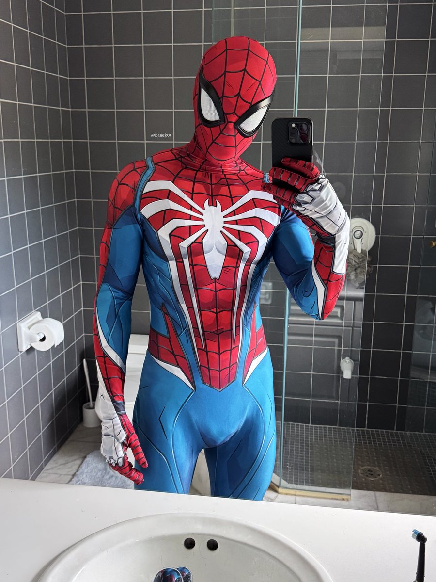 Smells like a new car in here. New Rivals PS5 suit and shell/lenses