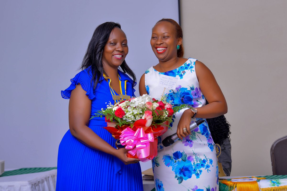 RotaryAcaciasu1's tweet image. Great Fellowship moments.President @Jessicazziwa handing over the Chain to President Elect Ann.
@rotaryd9213