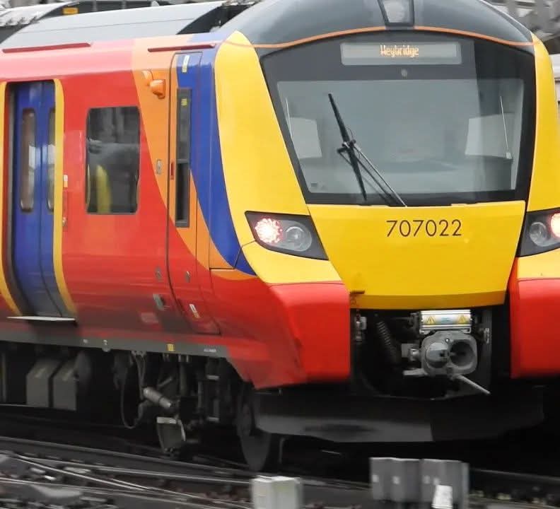 DanSpotter86's tweet image. Heres a Throwback shot of @SW_Help Class 707022 taken years ago but now Nationalised under #GreatBritishRailways seen at London Waterloo Station on 15/02/22. #Class707 #Swr #Greatbritishrailways #Railwaynationlisation #London #Waterloo #LondonWaterloo