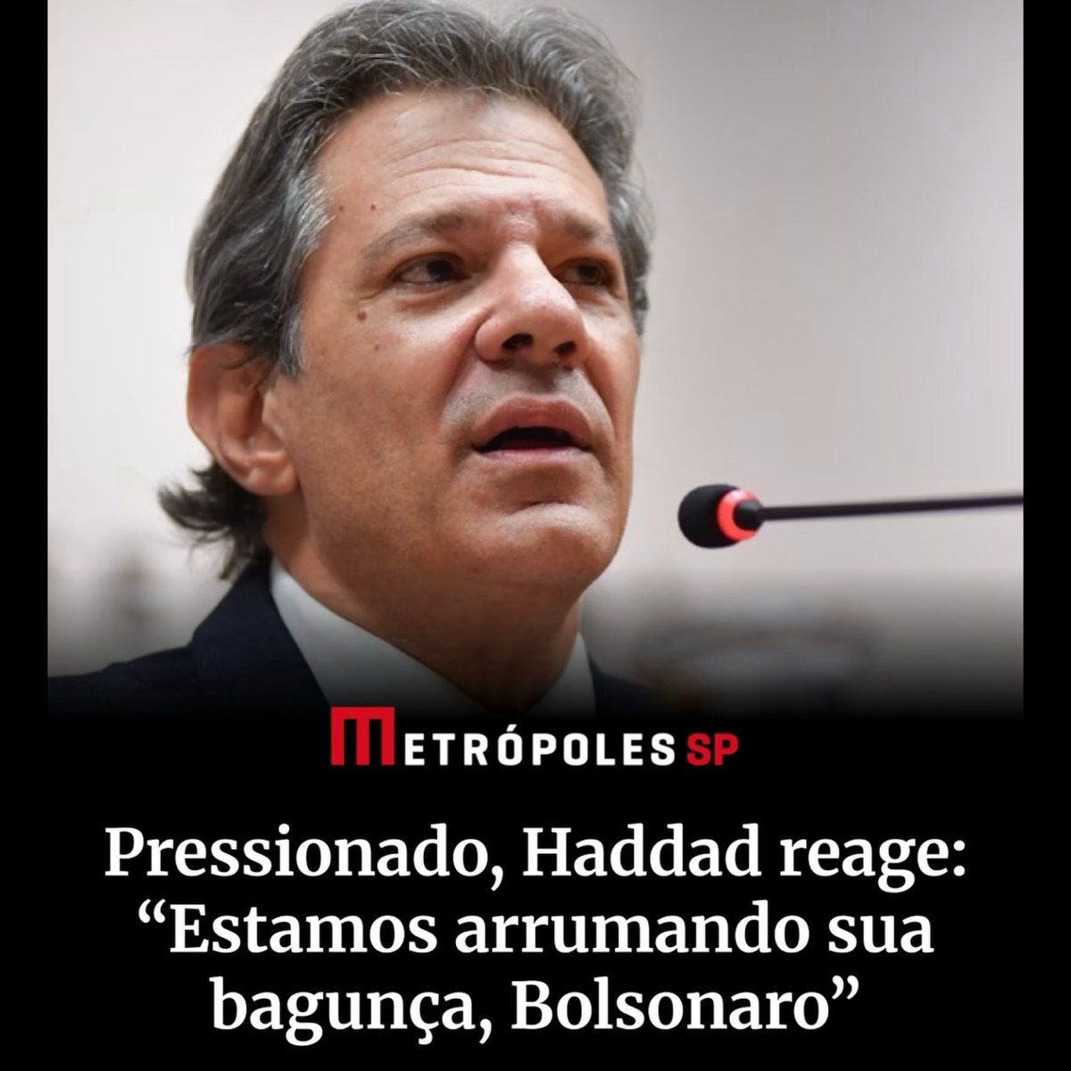 - Parem de tratar o povo como idiota. 

- Ninguém aguenta mais tanta mentira e irresponsabilidade!