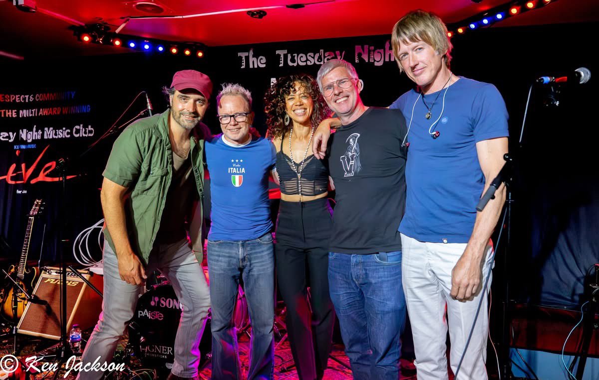 Night one in 🇬🇧 was so much fun: big thanks to <a href="/The_TNMC/">The TNMC</a> for hosting me on my first solo show in England ❤️ the band killed it. Feeling grateful 🙏🏽