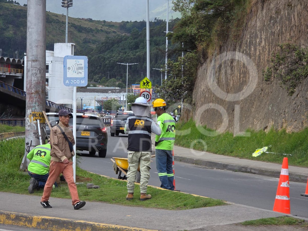#Atención | Inició la instalación de la señalización correspondiente a la cámara de fotomulta que será instalada en la vía Panamericana salida sur.