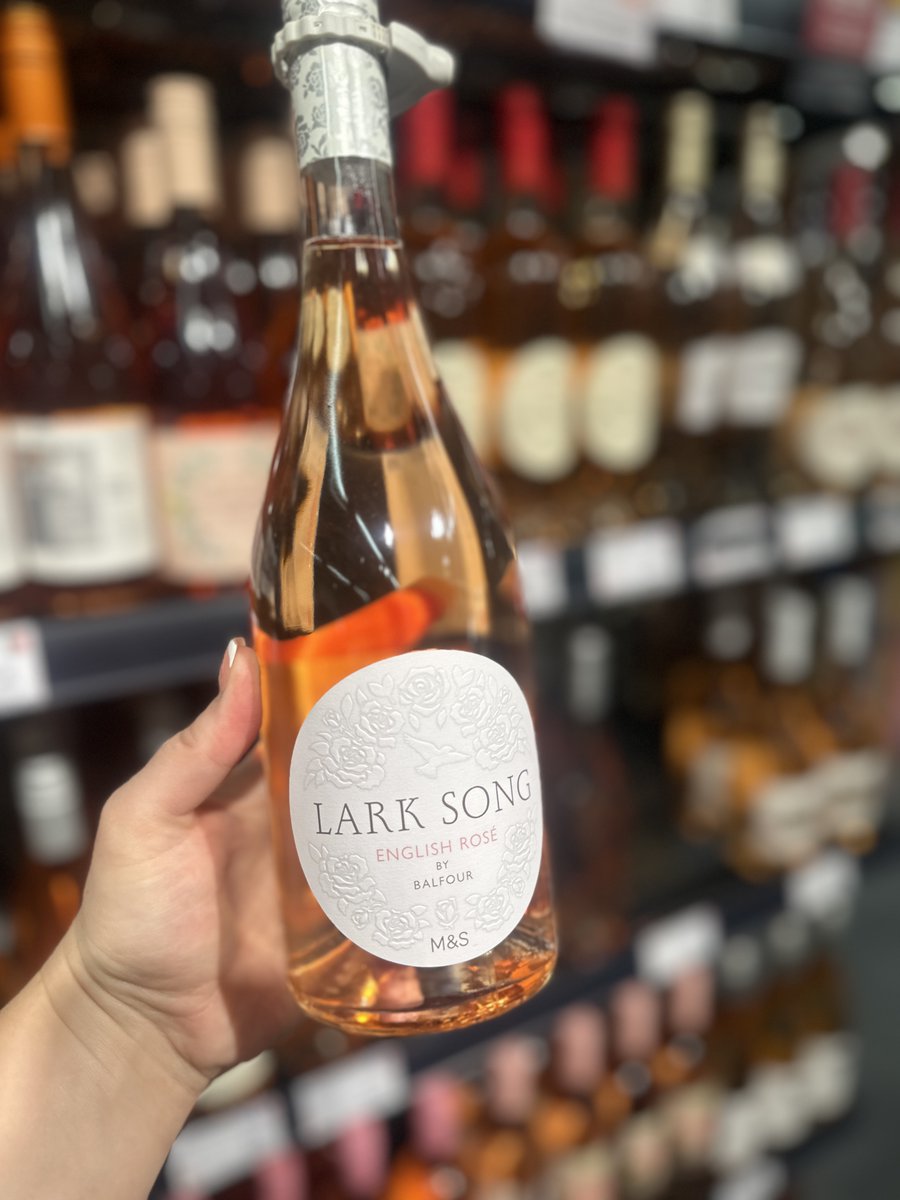 We’re raising a glass (or two) of wine this week to celebrate English Wine Week🥂

<a href="/marksandspencer/">M&S</a> have a lovely range of English wine available to shop in-store right now.

#englishwineweek