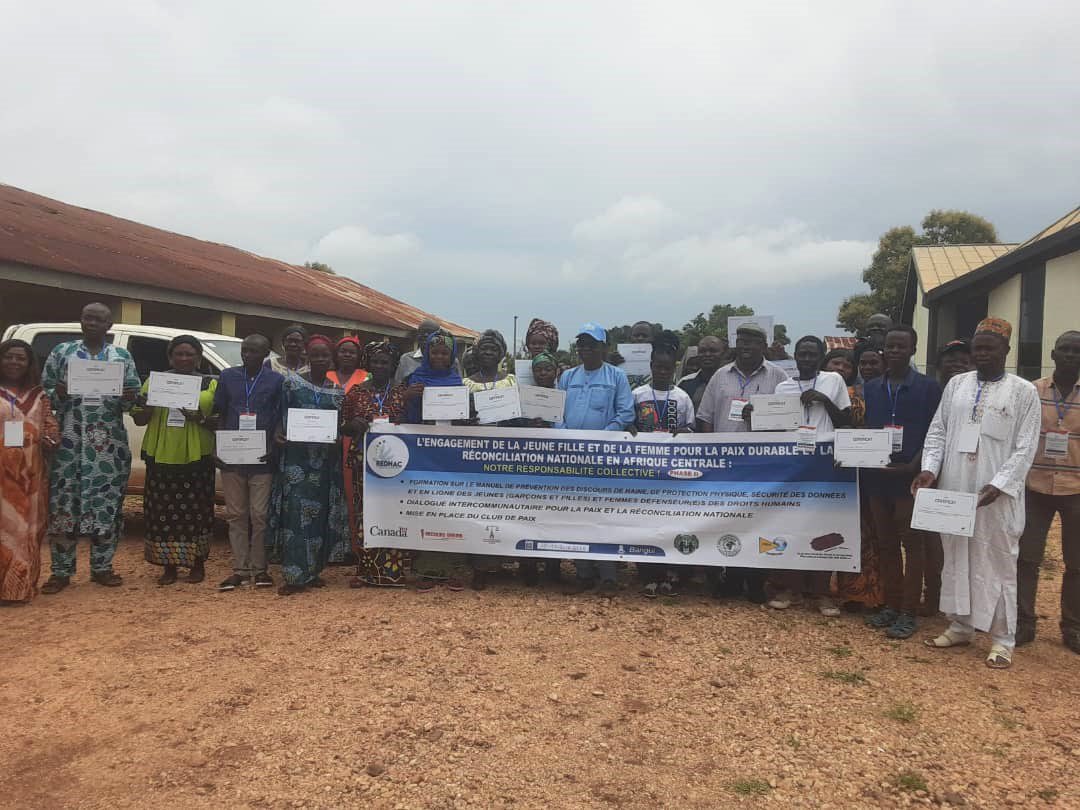 RedhacRedhac's tweet photo. 📍Bouar | RCA🇨🇫
3 jours pour les #DroitsHumains et la #CohésionSociale 🎯
Du 10 au 12 juin 2025, #Redhac a renforcé les capacités des Défenseurs des Droits Humains à Bouar.
NEVER GIVE UP 💪🏿
🔗 https://t.co/nPt1hQ5sLe https://t.co/5mc6XKTF42