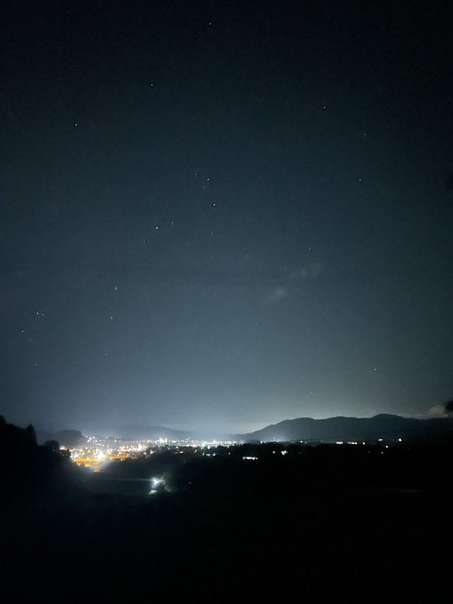 mkax1218's tweet photo. 1日中PCと睨めっこしてるから、
夜は遠くを見て目を休める👁️ https://t.co/25Kv3YoLZS