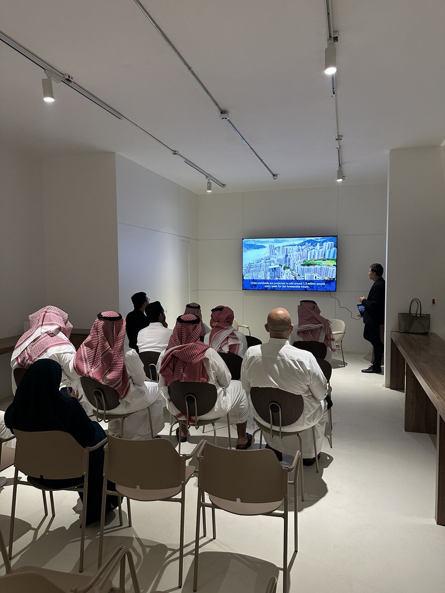 سعدنا هذا الاسبوع بإستضافة وفد من مجلس المباني الشاهقة والبيئة الحضرية <a href="/CTBUH/">CTBUH</a> في مقر مركز بوتقة في الدرعية

حيث قدم المحاضرة التعريفية الدكتور Peng Du
عضو اللجنة التوجيهية الاقليمية للمنظمة في آسيا

وشاركه <a href="/Falotaibi/">د. فهد العتيبي</a> رئيس مكتب <a href="/CTBUH/">CTBUH</a> الاقليمي ومقرّها الرياض

حيث تم مناقشة وضع