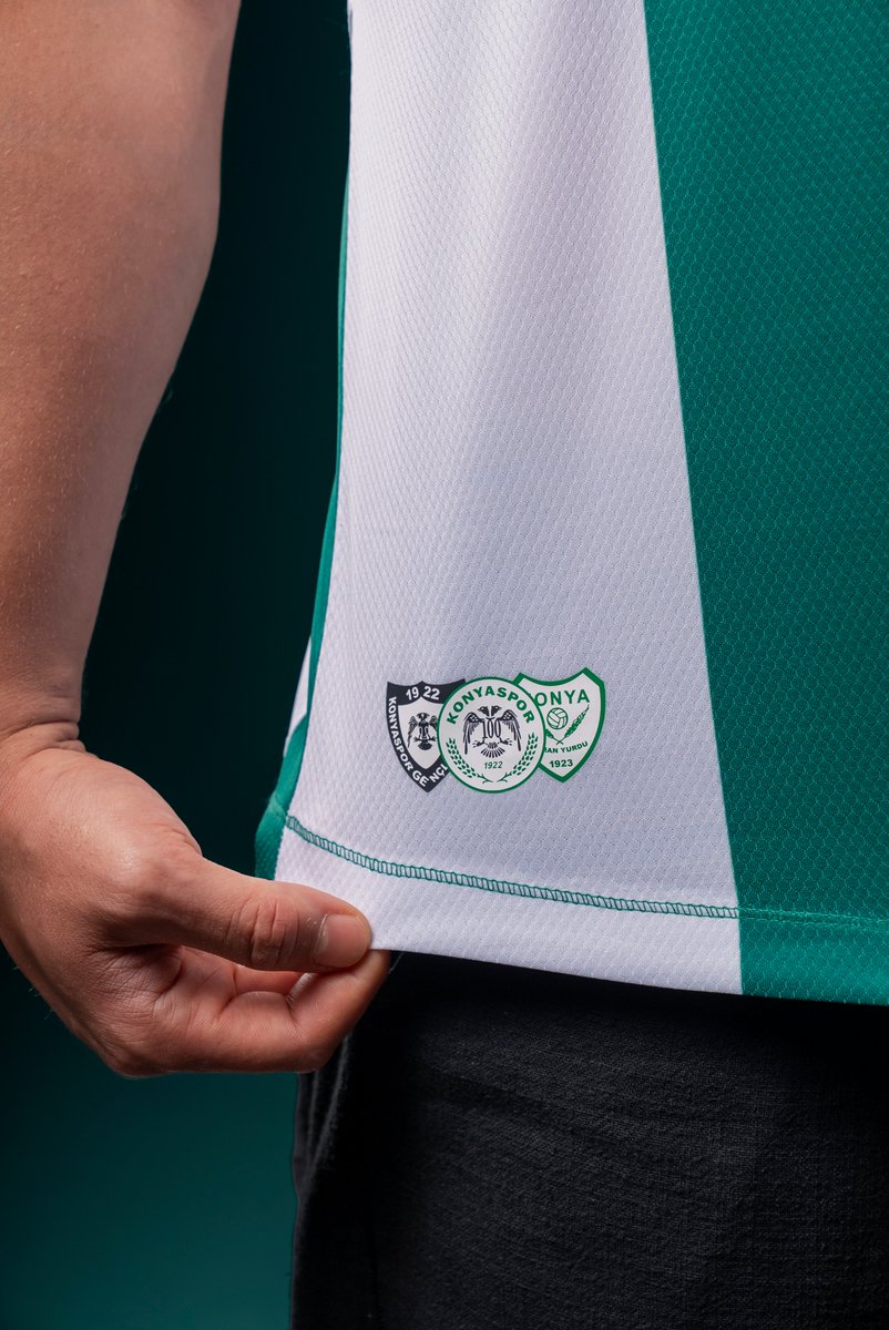 𝙃𝒖̈𝙠𝒖̈𝙢𝒅𝙖𝒓, yeşil beyaz ruhun onurunu,bugünün direncini ve yarının umudunu tek bir formaya sığdırıyor.Konyaspor’un 2025–2026 sezonuna damgasını vurmaya hazırlanan 4. forması taraftarın seçimiyle hayat buldu.💚🤍 
<a href="/crssporturkiye/">CRS Spor Türkiye</a> <a href="/konyaspor/">TÜMOSAN Konyaspor</a> <a href="/Konya_Store/">Konya Store</a>

#hummel #Konyaspor