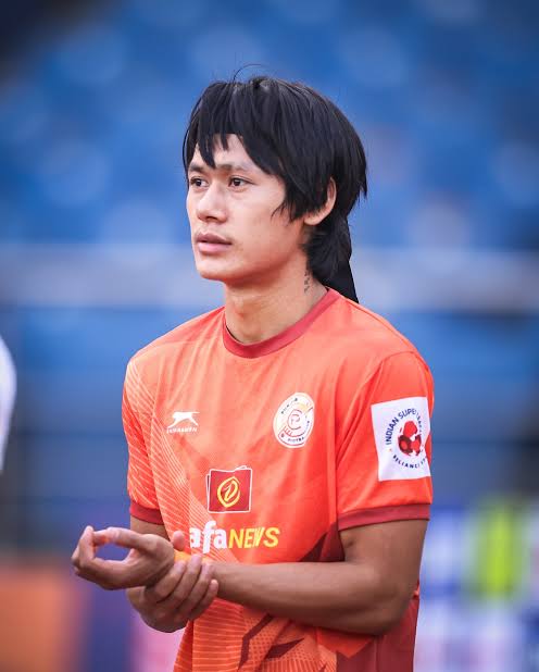 Be20608Routine's tweet image. 🚨 🚨 BREAKING:  As per @KhelNow Mohun Bagan have secured the signing of Abhishek Tekcham Singh from Punjab FC! ✅

💰 Transfer Fee: ₹1.8 Cr (approx) 
📄 Contract: 3 years + option to extend
✍️ Paperwork to be finalized soon

Huge addition for us! 🔥 

#IndianFootball…