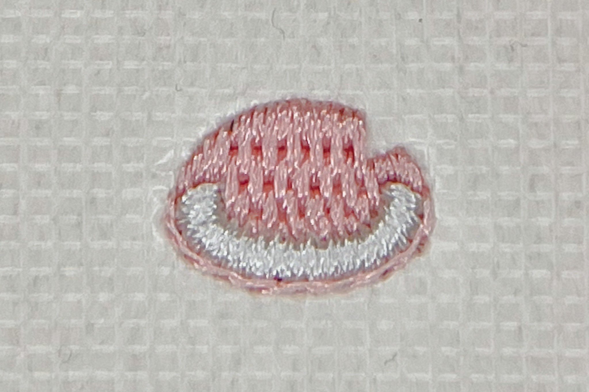 汕頭　45年物　手刺繍　シミ、汚れ、キズ等見当たらないようです 送料無料 即決 未使用 シミあり 中国 ハンカチ スワトウ SWATOW