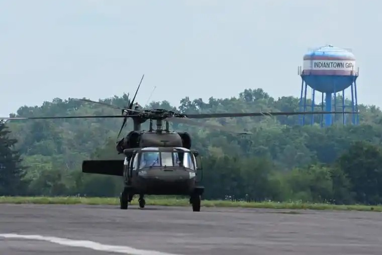 PANationalGuard's tweet photo. #KnowYourMil: The Eastern Army National Guard Aviation Training Site (EAATS) is a @USArmy aviation school operated by the @PaNationalGuard at Fort Indiantown Gap. It offers more than 25 courses, including UH-60 Black Hawk and CH-47 Chinook pilot and maintainer training. https://t.co/2PpH4X4WGh