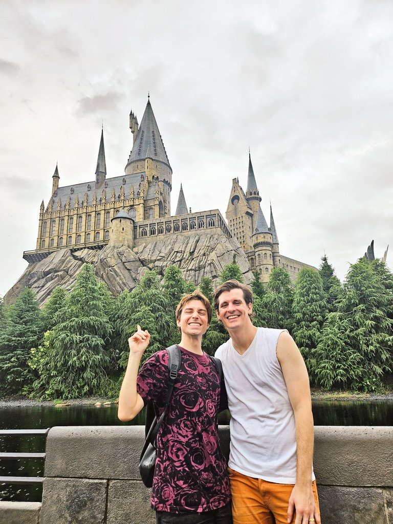 "È Leviosa non Leviosá" 💚
Un Serpeverde e un Corvonero in luna di miele a Hogwarts.
#HarryPotter