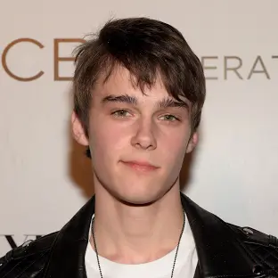 merlinpapin3's tweet photo. .@FredOL69007 On souhaite un Bon Anniversaire à #MitchellHope qui a 31 ans , on peut le voir dans
Don't Make me Go
Flocons d'amour
Saga Descendants https://t.co/O2i4j2gWvX