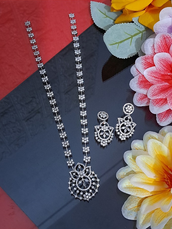 shagunda's tweet photo. Long Necklace made in American Diamond, bright polish and long lasting. Browse Our catalog at https://t.co/bfQMqJqNeP. Here you get to see is designer necklaces, earrings, jhumkis, tops, bangles....
You would fall in love with Our Jewellery. We sell mostly wholesale. https://t.co/VbWJJYW58Q