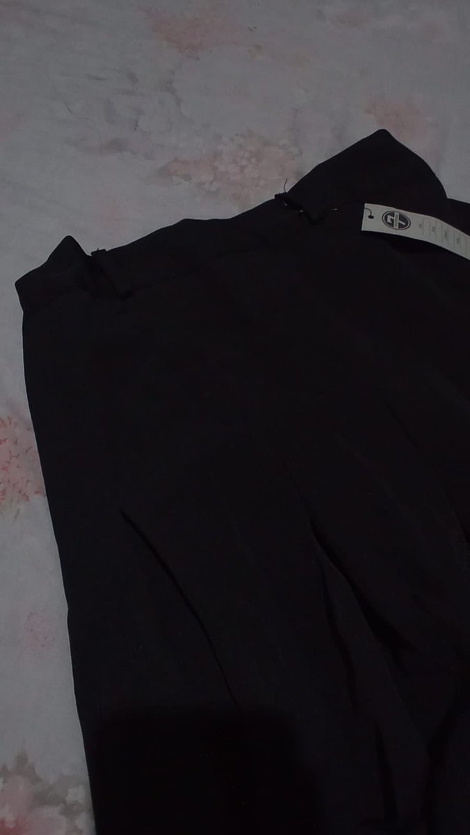 blue_nanavky's tweet photo. FOR SALE! [masih baru]

dijual rok floryn skirt premium, bahan wallstreet, ga kusut dan ga menerawang, tersedia karet di belakangnya, panjang rok 90 cm, dijual karna kependekan dan belum pernah di pake, masih di label, harga beli 150k di tiktok, jual rugi jadi 100k aja https://t.co/RslzmsmjGQ