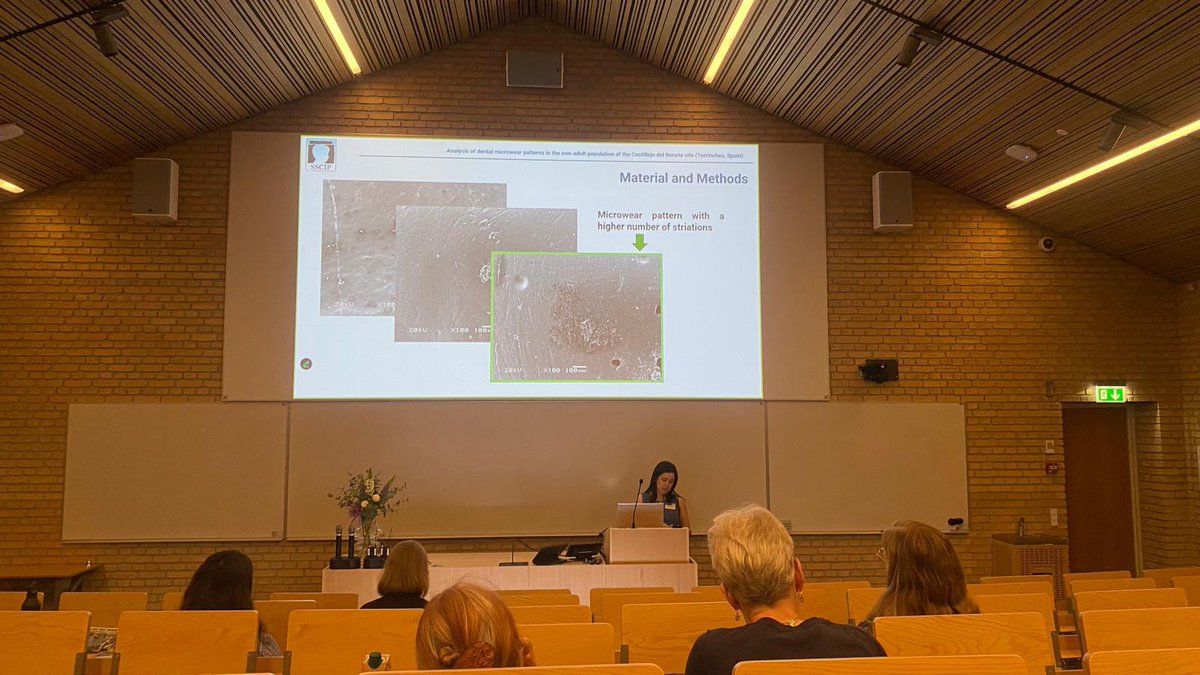 LaboratorioEH's tweet image. Hoy nuestras compañeras @AlbaNavPe @MartaFe00284440 y @mgbarreiro_ han estado en el #SSCIP2025 hablando sobre destete, un bebé enterrado en un campamento romano y un caso de displasia de cadera en un niño medieval.