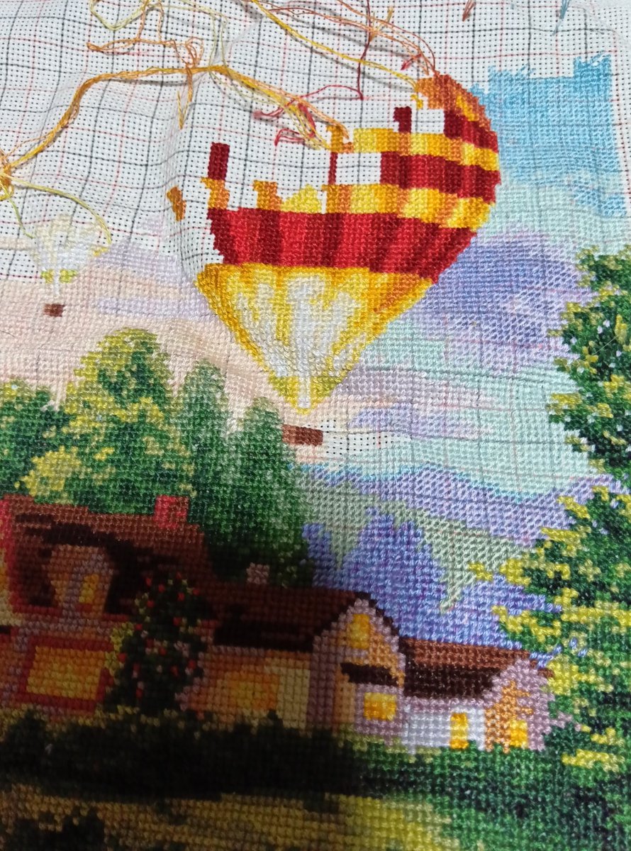 LrhtvvZaPn86460's tweet image. ホントに久しぶりのこちらです
🎉🎉🎉🎉🎉🎉
なので３枚写真あげます🙋
左下・右下・左上です
４枚ですので半分ほどでは？
３月に刺してましたが
すっかり失念してました(笑)
コチラの完成は急がない
いや～急げない　かな(⁠~⁠￣⁠³⁠￣⁠)⁠~
#DIMENSIONS