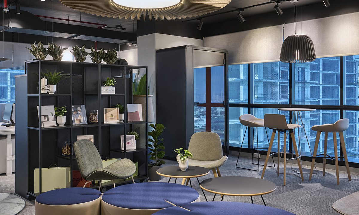 The showroom in Dubai is located higher than any other showroom belonging to our company. This place offers inspiring arrangements and beautiful views. We invite you to visit this unique place and see our office solutions.
