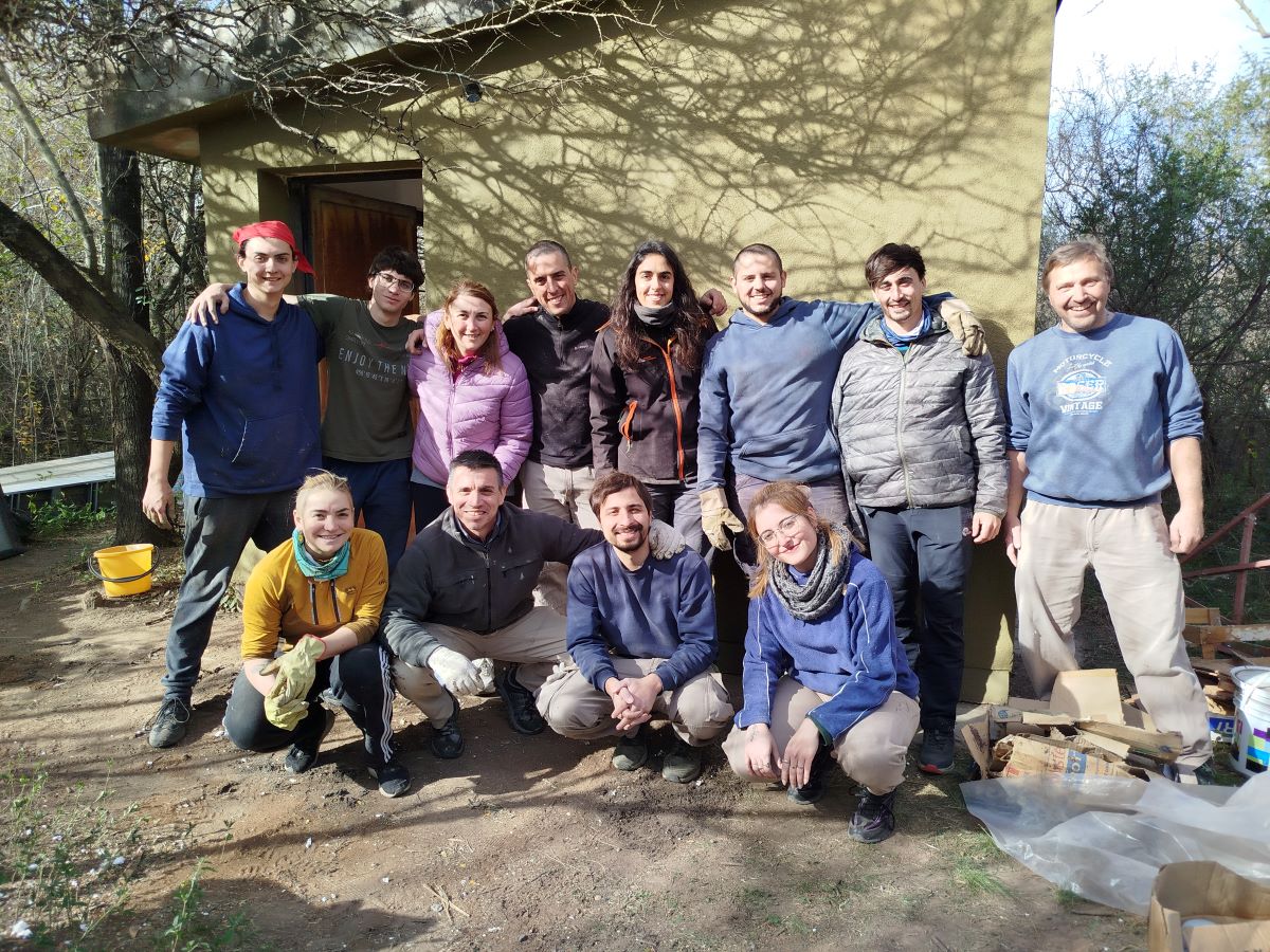 Exactas_UNRC's tweet image. Estudiantes junto a autoridades de Exactas pusieron en valor la Sala Auxiliar del Bosque Autóctono El Espinal
exa.unrc.edu.ar/estudiantes-ju…