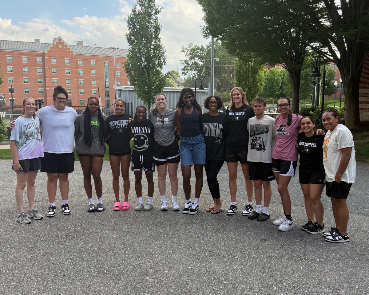 Family 🥰

So happy to have Princess, Riley and Eseosa on campus!!