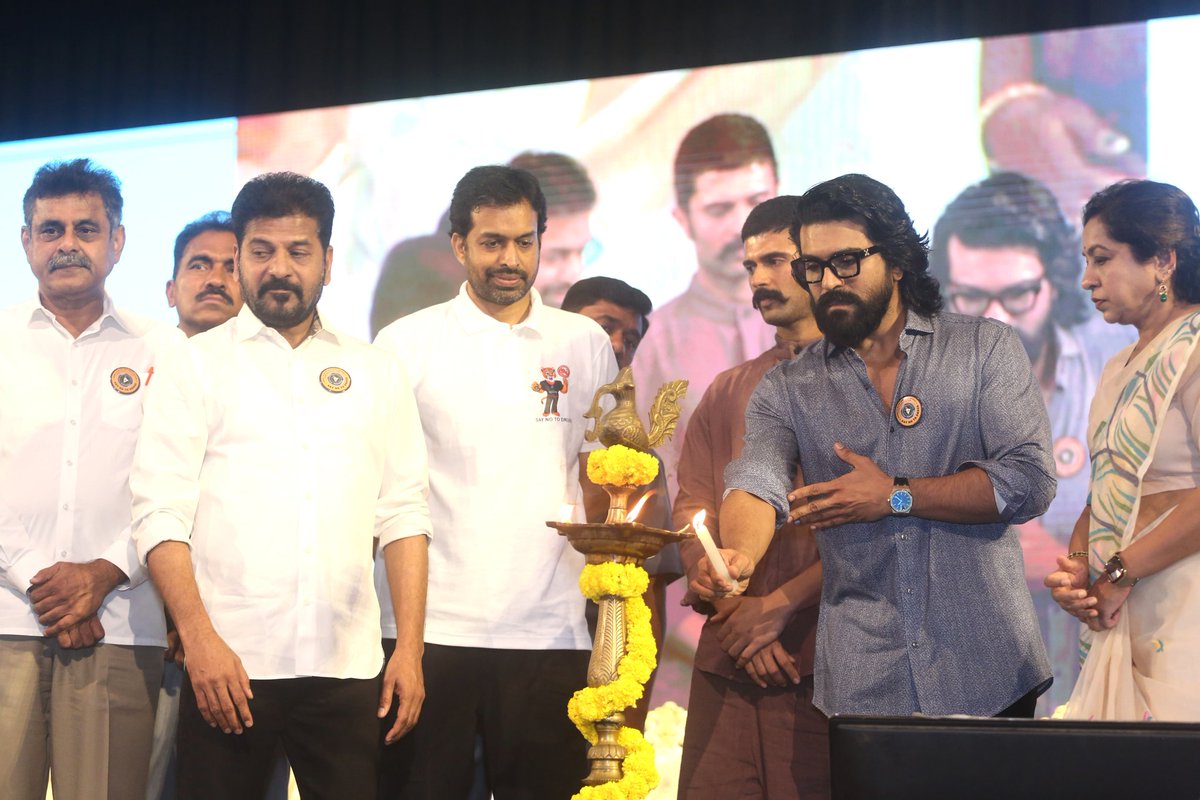 rajcherry579's tweet photo. #InternationalDayAgainstDrugAbuse
#IDADA2025
#IDADA Say No to Drugs 🙏🙏🙏
@AlwaysRamCharan
#RamCharan
#Peddi
#GlobalStarRamCharan https://t.co/1PWclMzns4