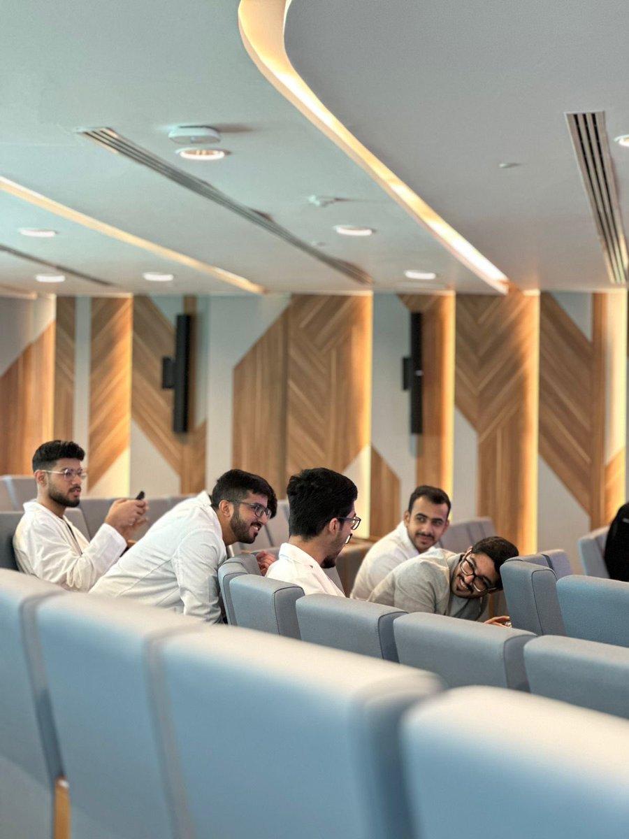 ولله الحمد حققنا المركز الثالث 🥉 في دورة الموسى البحثية …

الحقيقة ماتوقعت اني اطلع بهذه الخبرة وكمية المعلومات ، الدورة البحثية مثرية جدًا بالمعلومات تتعلم البحث من الصفر الى ان تطلع ببحث قابل للنشر بإذن الله