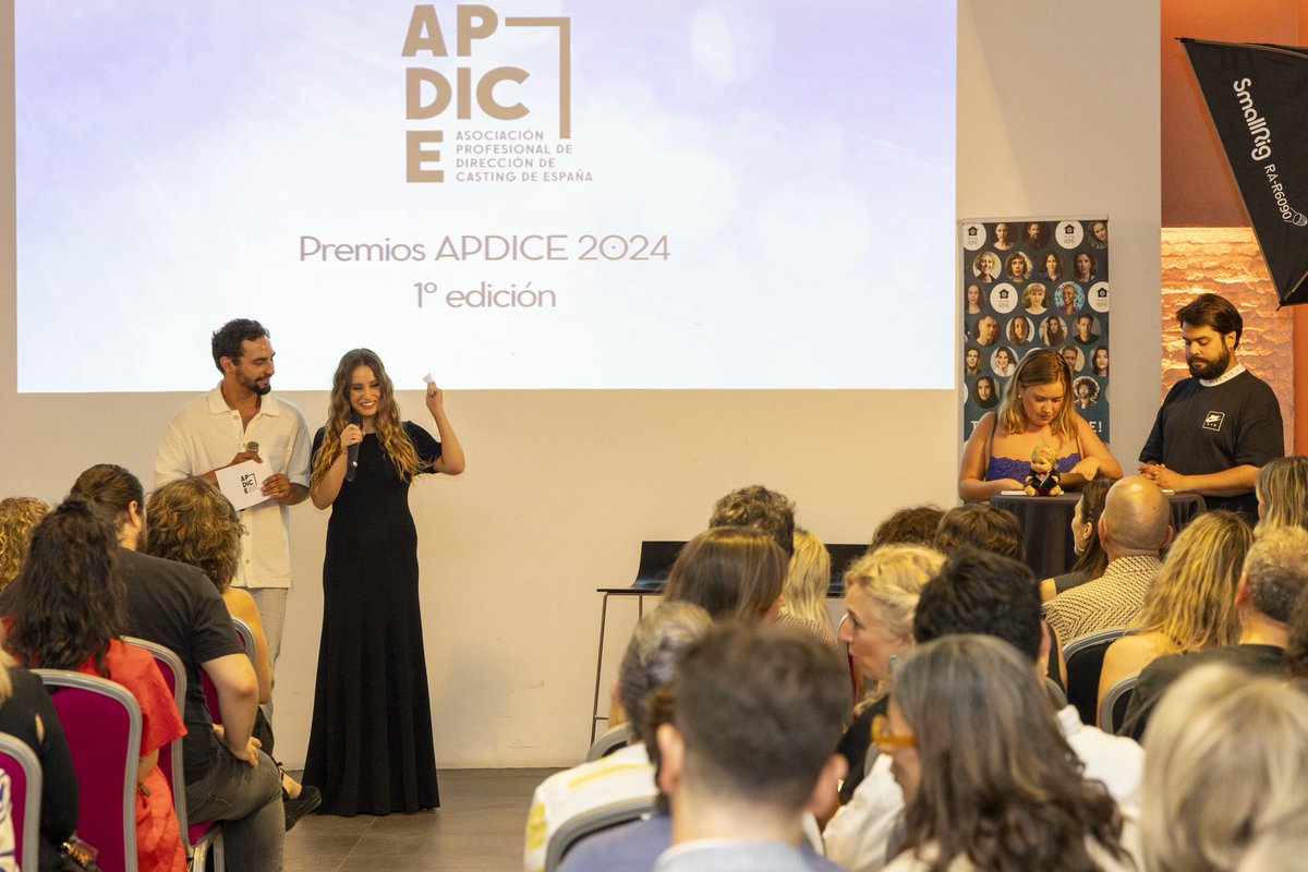 It was truly moving to attend and present at the very first <a href="/Apdice_es/">APDICE</a> Awards✨ A turning point for casting direction in our country. What an honour to share this historic moment!! Thank you from the heart to <a href="/theactorshome/">The Actors Home</a> and <a href="/lucilenox/">Luci Lenox</a> for making it possible!
#apdice #premios