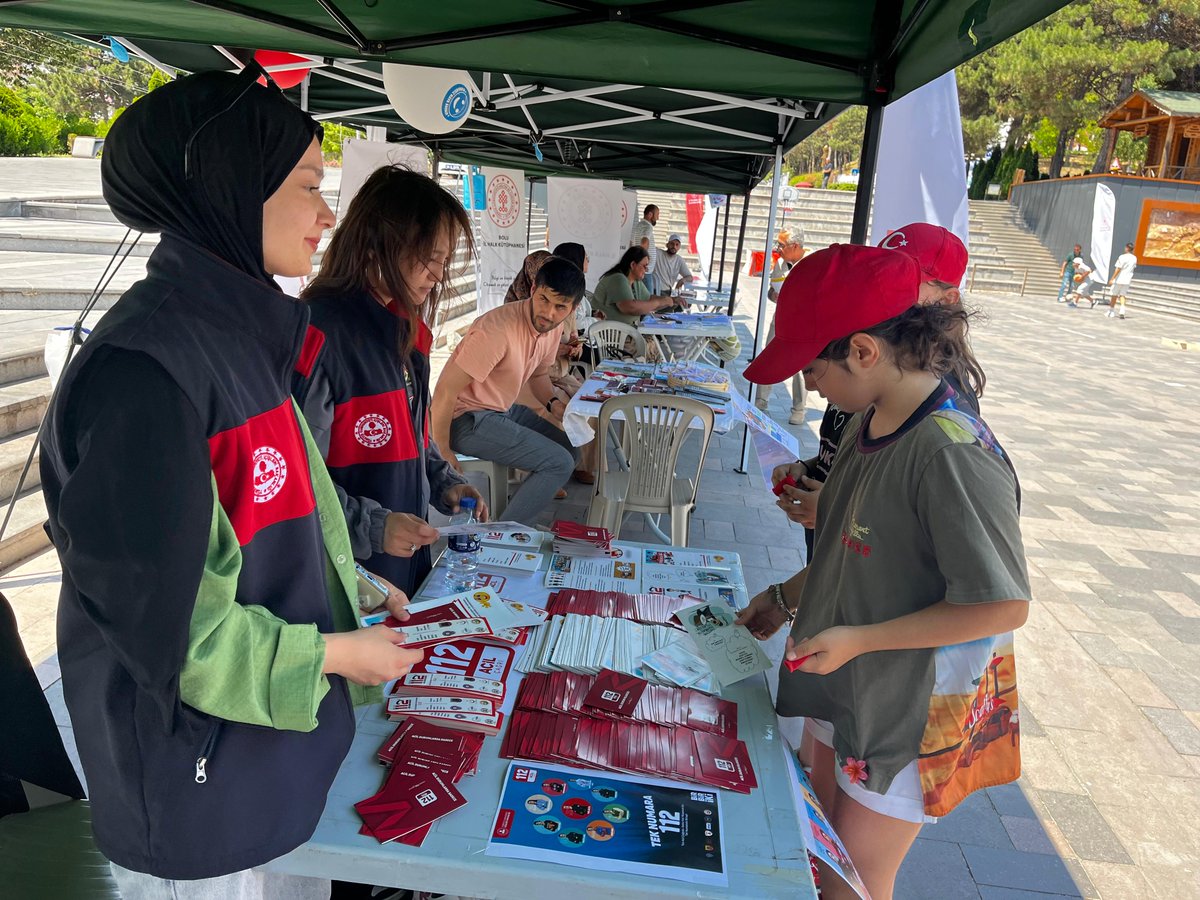 "26 Haziran Uluslararası Uyuşturucu Kullanımı ve Kaçakçılığı ile Mücadele Günü" kapsamında düzenlenen programda stant açarak 'Tek Numara 112' hakkında bilgilendirme yapılmış ve 112 temalı materyal dağıtımı yapılmıştır.

<a href="/TC_icisleri/">T.C. İçişleri Bakanlığı</a> 
<a href="/illeridaresi/">İller İdaresi Genel Müdürlüğü</a> 
<a href="/boluvaliligi/">T.C. Bolu Valiliği</a> 
<a href="/112teknumara/">112 Acil Çağrı Merkezleri</a>