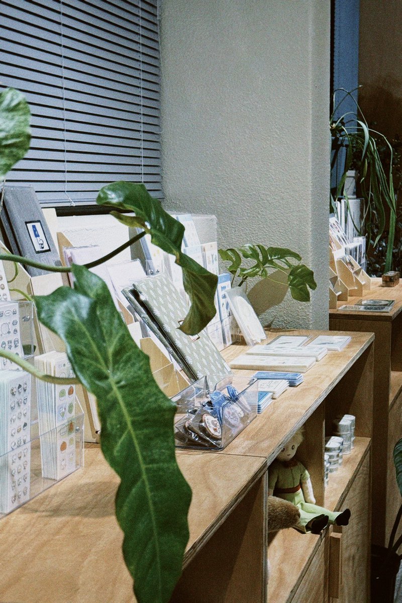 포에타 6월 27일 가오픈 합니다.
아직 부족한 점이 많지만,
이 공간에 어울리는 것들로 천천히 채워갈게요.
내일 만나요!🐦‍⬛
instagram.com/poeta_sokcho