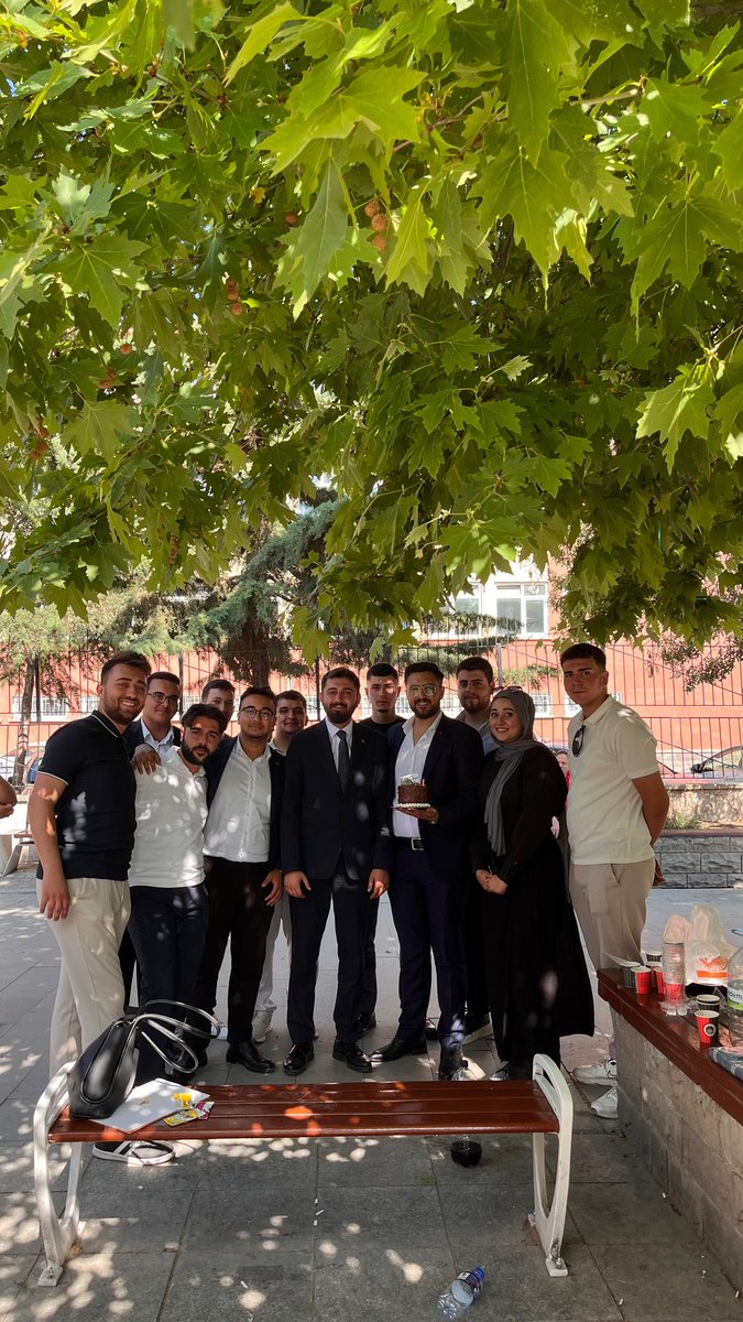 Etimesgut Şehitler Meydanı’nda gençlik masamızı kurduk.
Hemşehrilerimizin Etimesgut Belediyesi ile ilgili sorunlarını dinledik, notlarımızı aldık.
Gençlik sahada, milletin yanında! 🇹🇷
#gençlikmasası