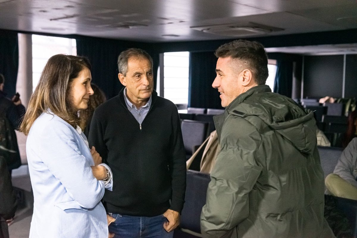 Acompañé la presentación del libro 'Engaños digitales, víctimas reales: Historias de estafas por internet y hackeos en Argentina, de Sebastián Davidovsky junto a <a href="/vivianadirolli/">Viviana Dirolli</a> en <a href="/HCDiputadosBA/">Diputados BA</a>. Una investigación que es un enorme aporte para ayudar a prevenir y concientizar
