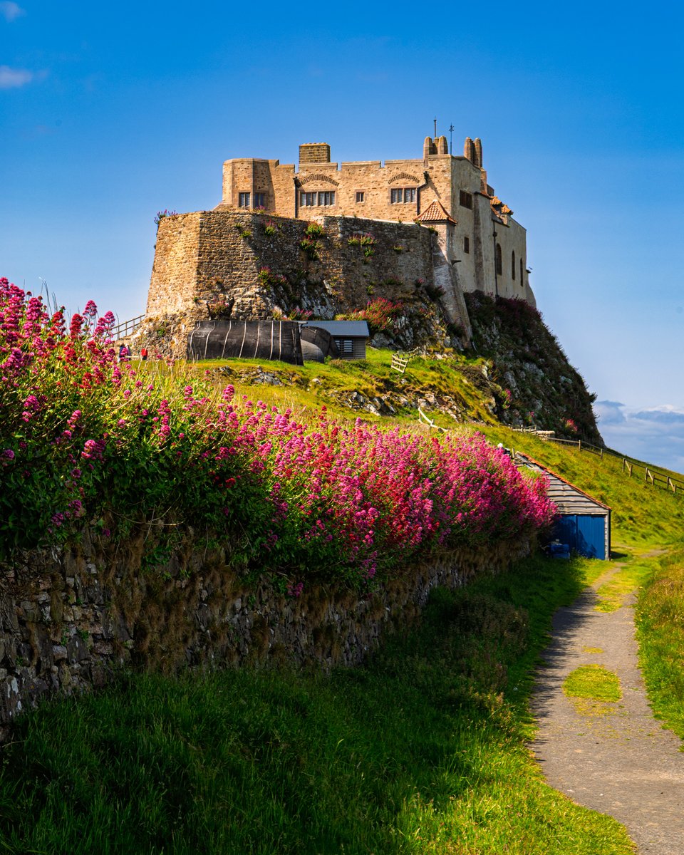 mark_hume's tweet image. The beautiful Holy Island of Lindisfarne.