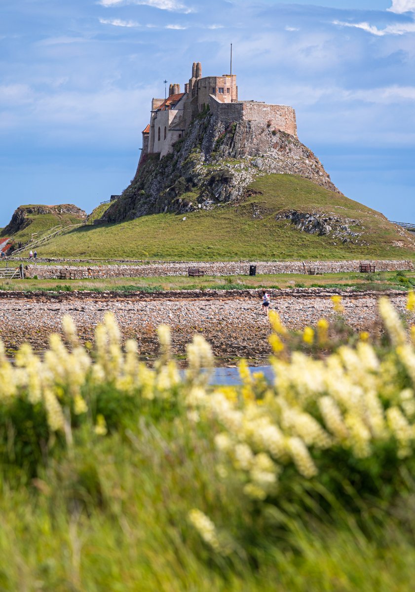 mark_hume's tweet image. The beautiful Holy Island of Lindisfarne.