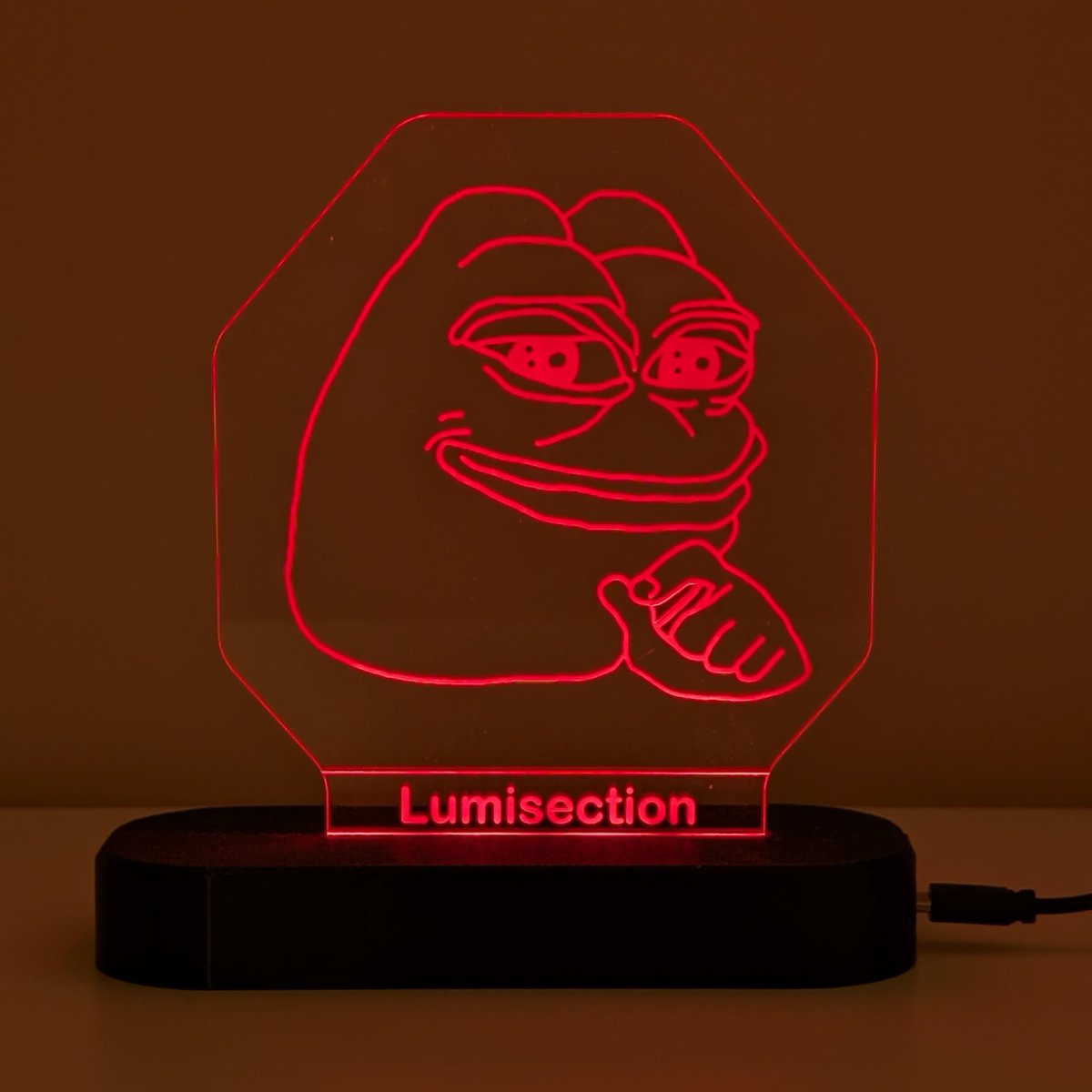 🐸 New Frame Drop: $PEPE Edition 🐸
Your Akis just got memed.

Bold, cheeky, and unmistakably green—perfect for when the market’s feeling a little degenerate🙃

#Lumisection #PEPE #memecoin