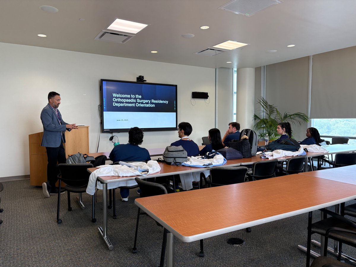 utswortho's tweet image. This week, we welcomed our new interns to the #UTSWOrtho residency program.
They had an official orientation with our residency program directors and getting settled into the program.
Welcome to our PG1 folks! 🥳 We look forward to having you on board!
@DrAntoniaChen