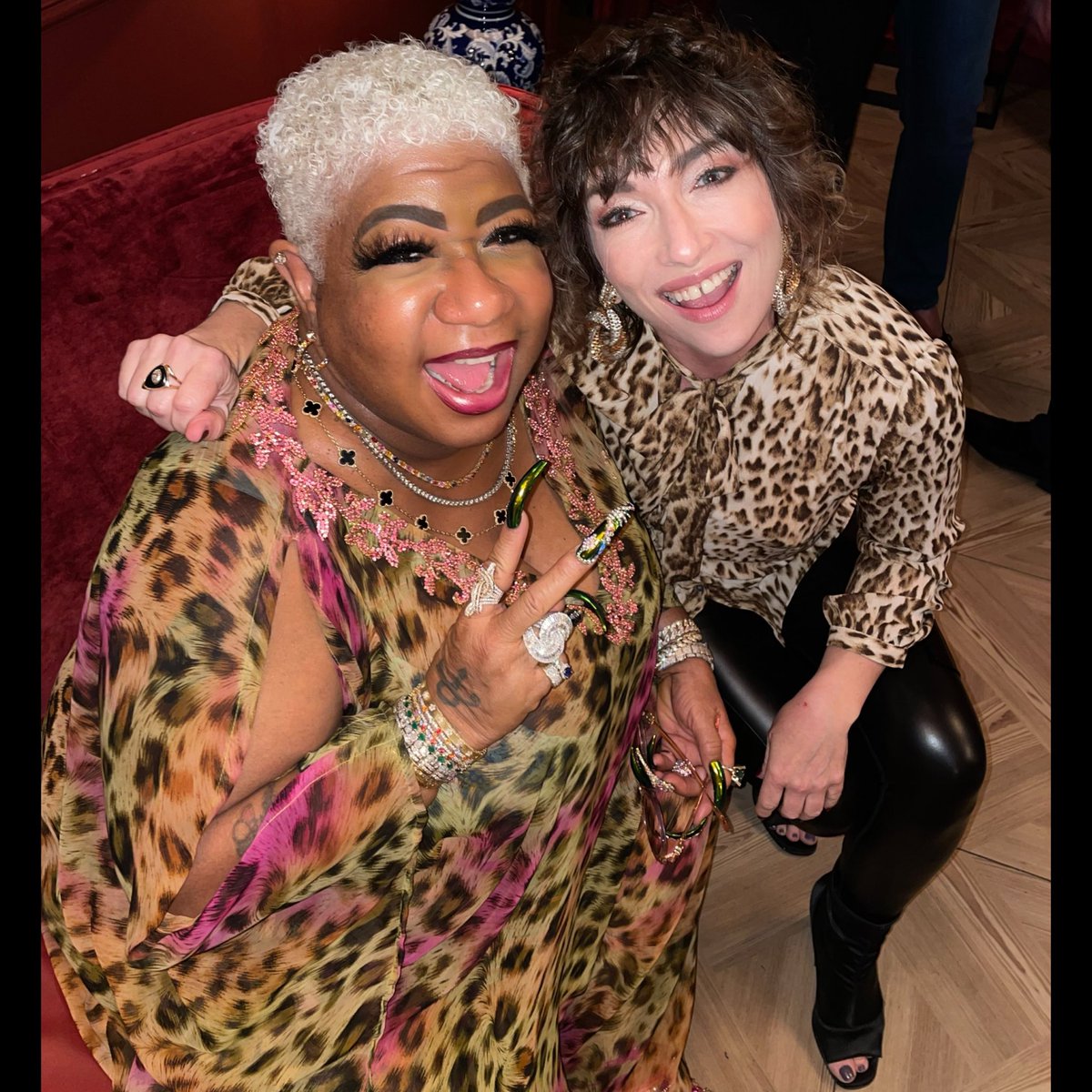 naomiwgrossman's tweet image. As for my #top10movies, @luenell is in my absolute favorite of all time. Can you guess what it is?? 🤷🏻‍♀️ #butfirstletmetakeaselfie @paradiseonhulu