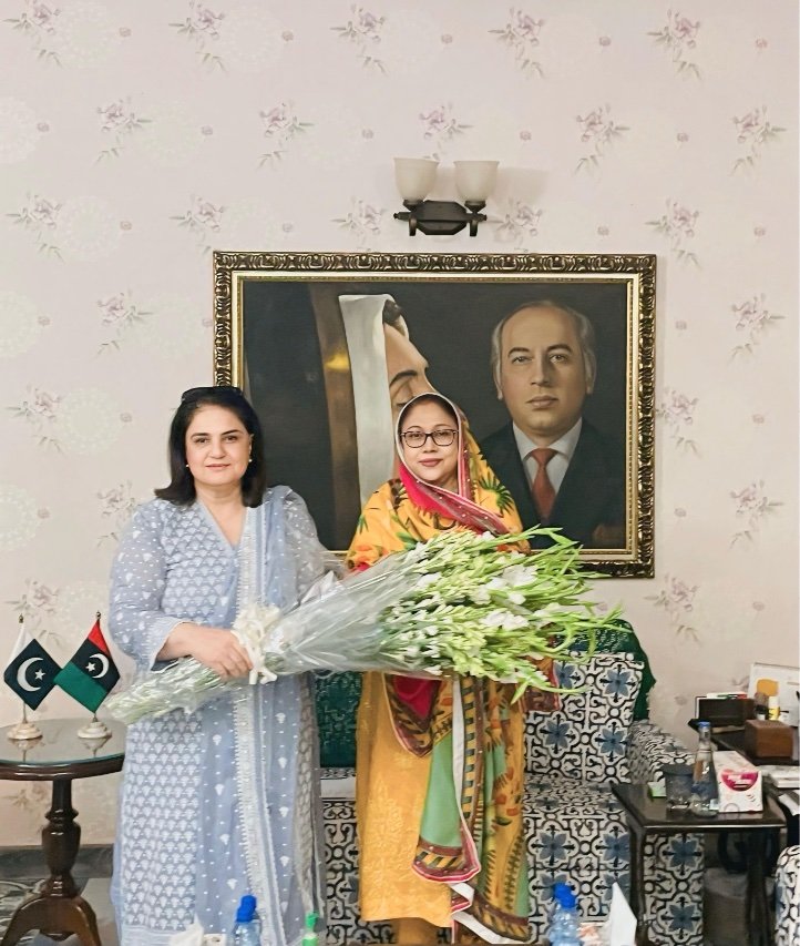 چیئرپرسن بینظیر انکم سپورٹ پروگرام روبینہ خالد کا مرکزی صدر پاکستان پیپلز پارٹی وومن ونگ فریال تالپور سے ملاقات 
ملاقات میں بینظیر انکم سپورٹ پروگرام کے جانب سے نئے پروگرام " بینظیر ہنرمند پروگرام " کے حوالے سے بات چیت۔ 
<a href="/FaryalTalpurPk/">Faryal Talpur</a> 
<a href="/RubinakhalidPPP/">Senator Rubina khalid</a>