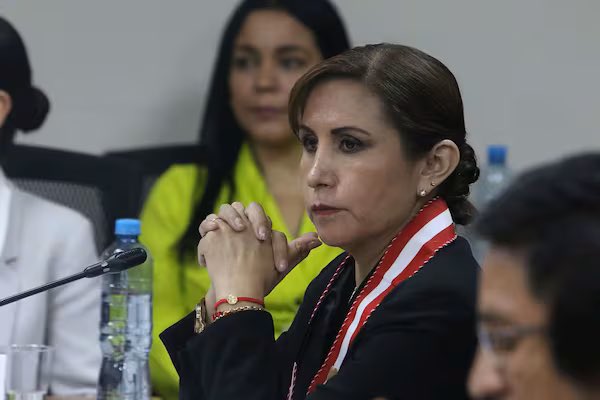 #LoÚltimo 🚨 Patricia Benavides se pronunció luego de la decisión del Poder Judicial de suspenderla como fiscal por 24 meses. Dijo que la fiscal de la nación, Delia Espinoza, no cumplió con la resolución de la Junta Nacional de Justicia. "Hay una desobediencia flagrante", señaló.