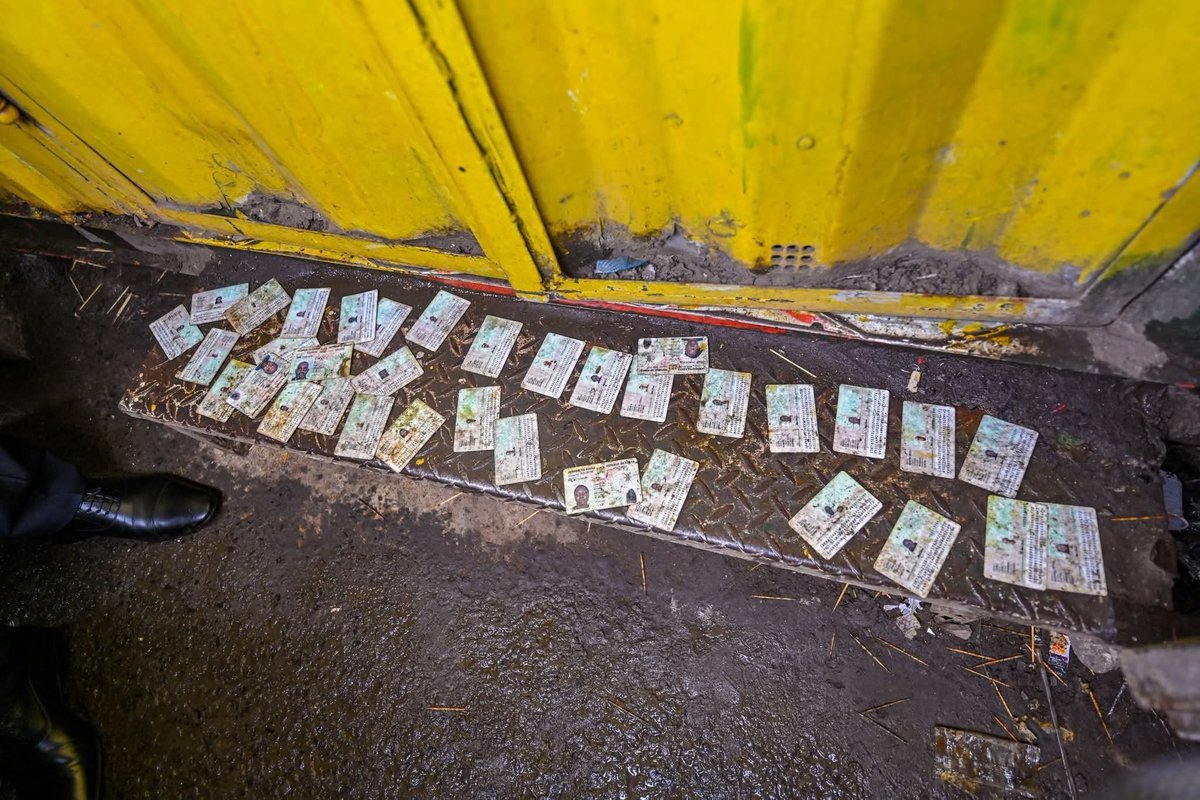xtiandela's tweet photo. …so…the GOONS who looted QUICKMART OTC…each went inside their POCKETS….just before they LEFT….and they each removed their IDENTIFICATION CARDS…threw them on the FLOOR….then raw away with what they had LOOTED?!?….yaaaani…Hawa waaatu wanatuona WAJINGA aje?? 🤦‍♂️🤦‍♂️🤦‍♂️ https://t.co/LXGhVbWj90