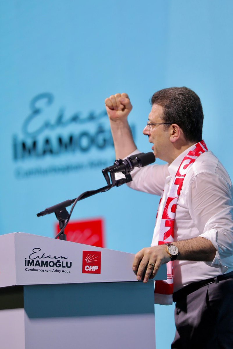 Ekrem İmamoğlu:

“Buradan haykırıyorum,
Biz yargılanmıyoruz, direkt cezalandırılıyoruz!

Kadınlar, hastalar işkenceye maruz kalıyor!

Evlatlar, eşler, aileler rehin tutuluyor!
Avukatlar tutuklanıyor, tehdit ediliyor, savunma hakkımız çalınıyor!
Canımız tehdit altındadır!”