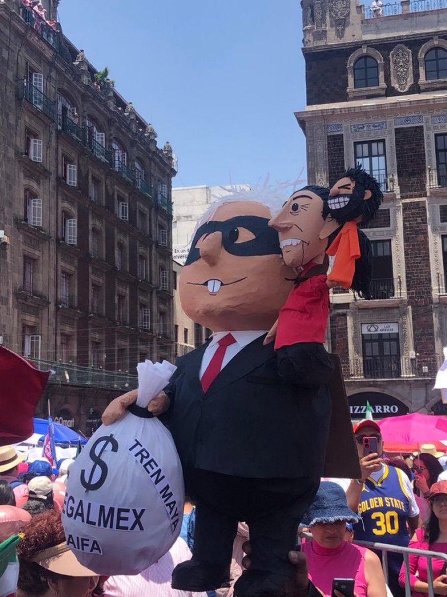 “México no es piñata de nadie…”

-Las piñatas: 👇🏼