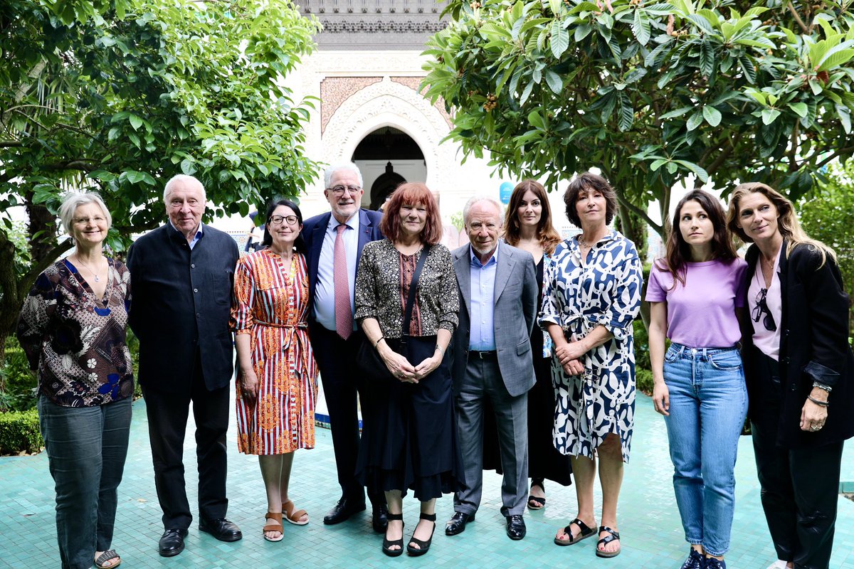 Le #jury du #Prix littéraire de la Grande Mosquée de Paris s’est réuni autour du recteur et président @ChemsHafiz en vue de sa 4ème édition, dont les lauréats seront dévoilés en octobre 2025.

Ils ont échangé sur les nombreux ouvrages en lice et accueilli les nouveaux membres du