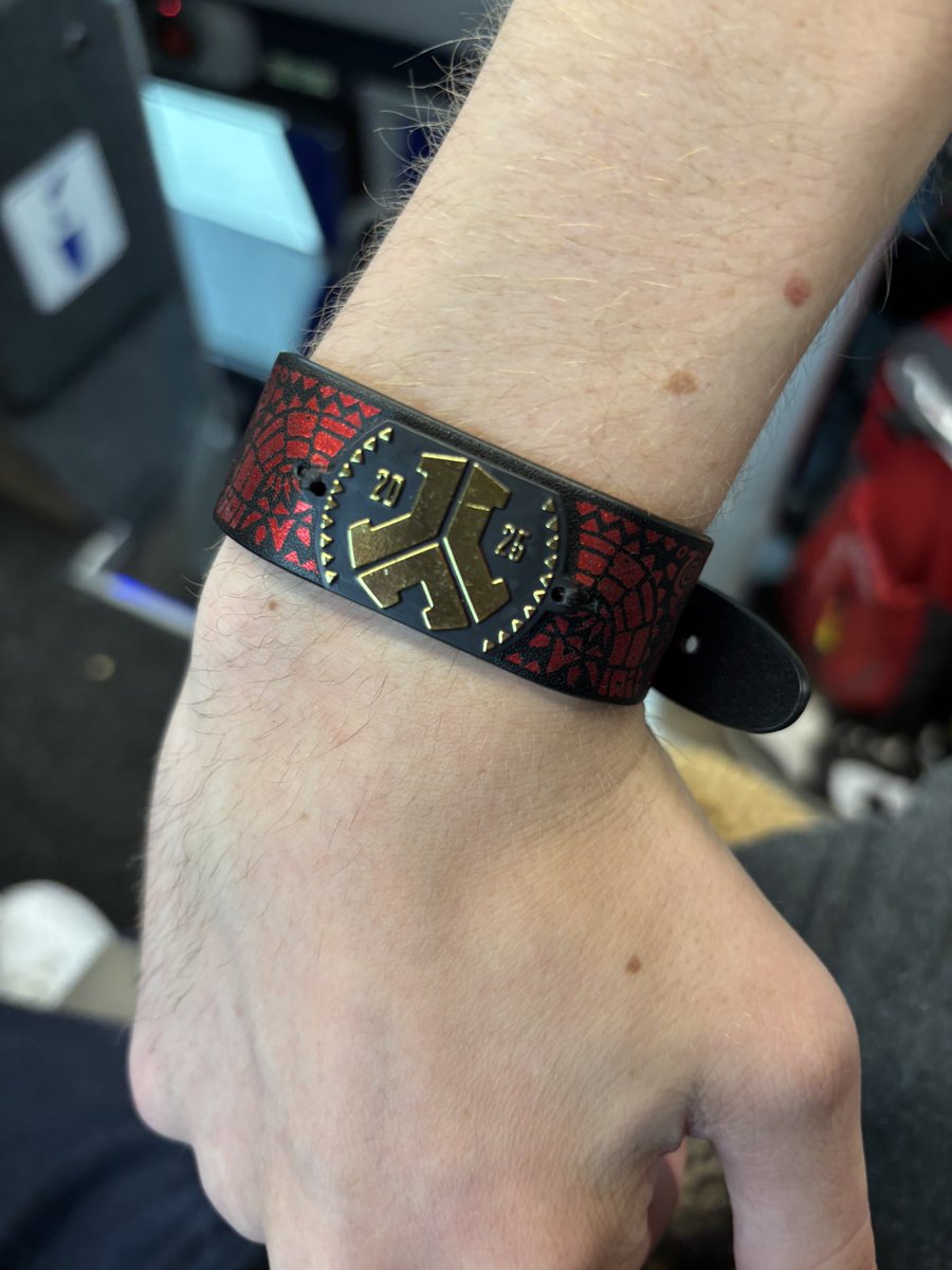 LegendaryJL tweet media