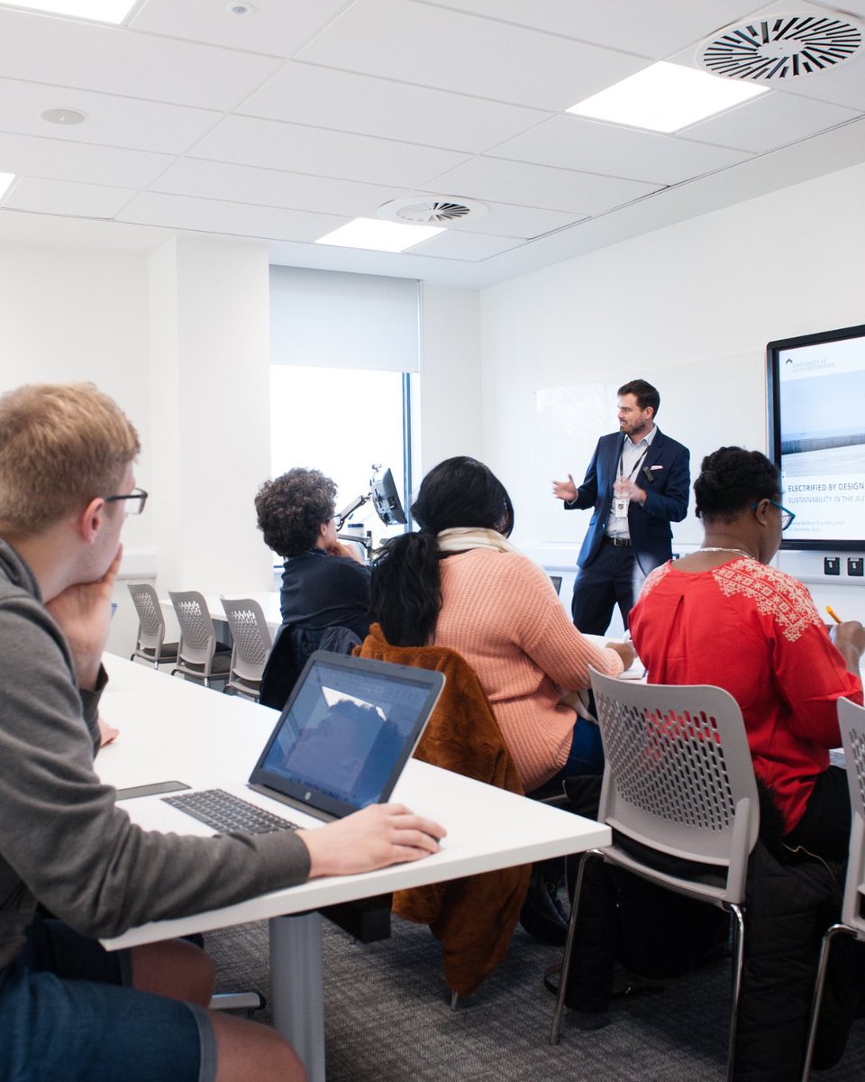 uniofglos's tweet image. Ready to shape the future of business? πΌπ
Our Business and Management courses give you the tools to thrive. From real-world projects and industry guest speakers to placement year options and additional qualifications. β
Take the next step here.π bit.ly/3Tc1SGX