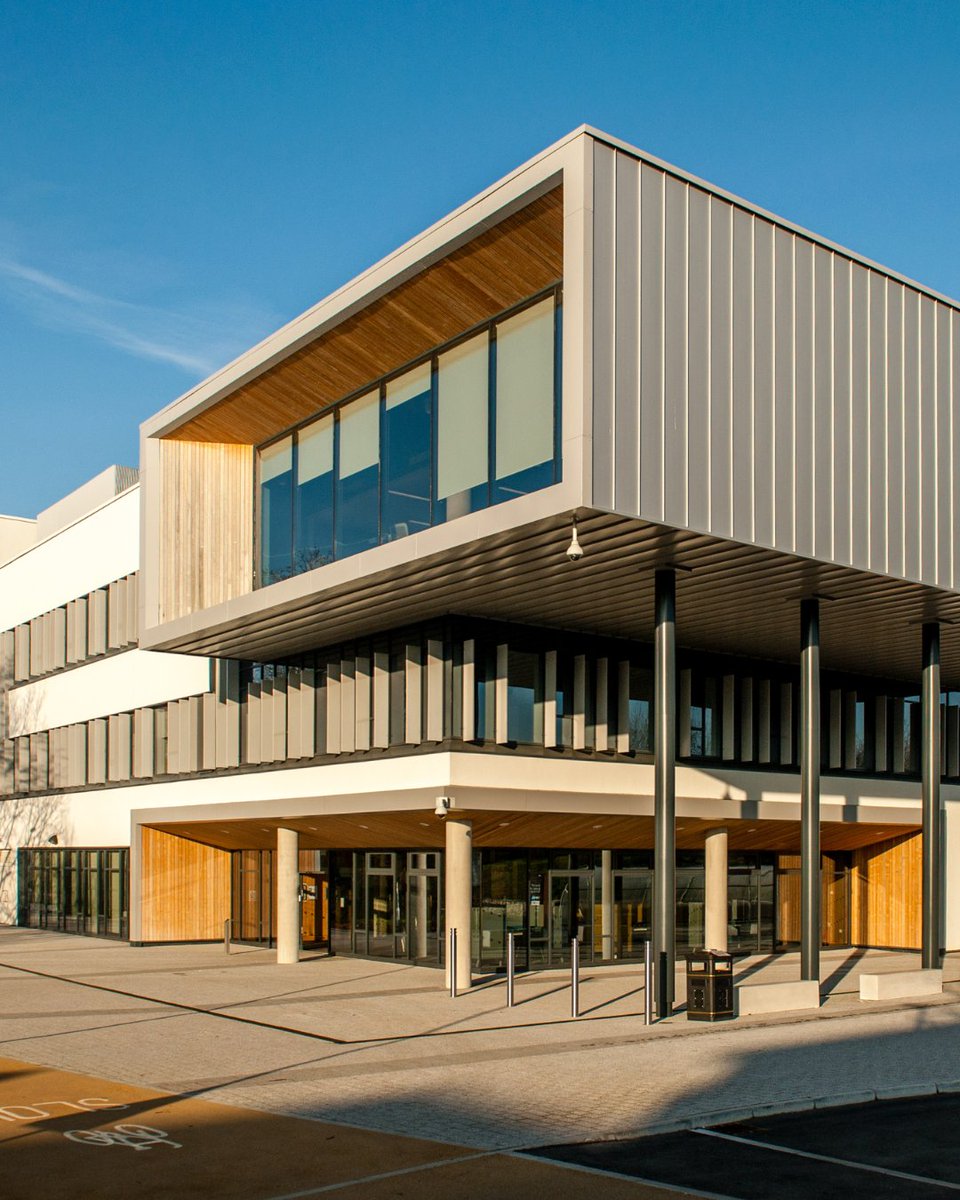uniofglos's tweet image. Ready to shape the future of business? πΌπ
Our Business and Management courses give you the tools to thrive. From real-world projects and industry guest speakers to placement year options and additional qualifications. β
Take the next step here.π bit.ly/3Tc1SGX