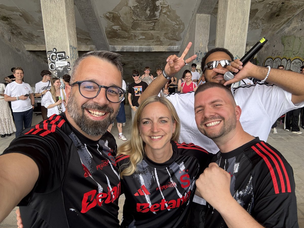 Clean Kits Don’t Win Matches

Mám velkou radost z pozitivního přijetí nové 3. sady ACS. Spolupráce s <a href="/footshopcz/">Footshop</a> a <a href="/adidasfootball/">adidas Football</a> na designu našeho dresu byla od počátku krokem do neznáma, při kterém se spojily dvě odlišné značky. I přes různé rozdíly nás však spojuje odvaha