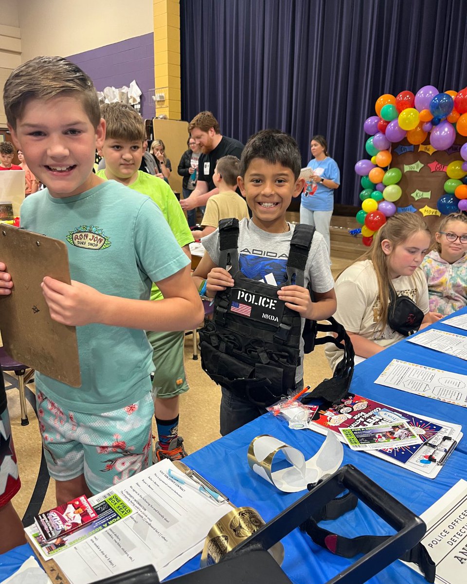🦺👩‍⚕️ High Pointe Elementary and JTSD hosted Career Days, inviting local professionals to help students explore future career paths! 🧑‍🏫🛠️