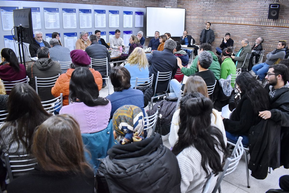 La comisión de Derechos y Garantías, que preside José Luis Ramón (CyC), mantuvo un encuentro con referentes de organizaciones sociales y religiosas, para abordar la problemática de las personas en situación calle.
hcdmza.gob.ar/site/noticias/…