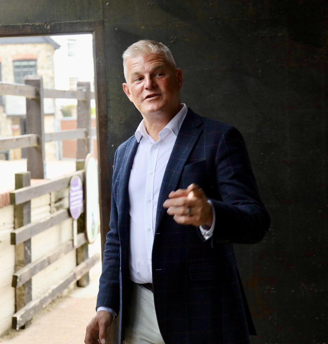Johnny__Luk's tweet image. It’s been absolutely amazing touring local businesses in the South West with the outstanding Shadow DCMS Secretary of State @StuartAndrew over the past couple of days. Can’t wait to share the digital content. Learned a lot.